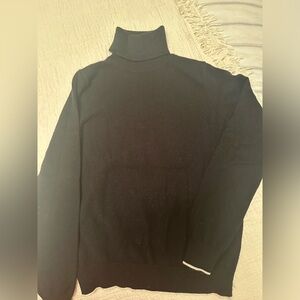 Women’s Uniqlo 100% cashmere black turtleneck sweater medium
